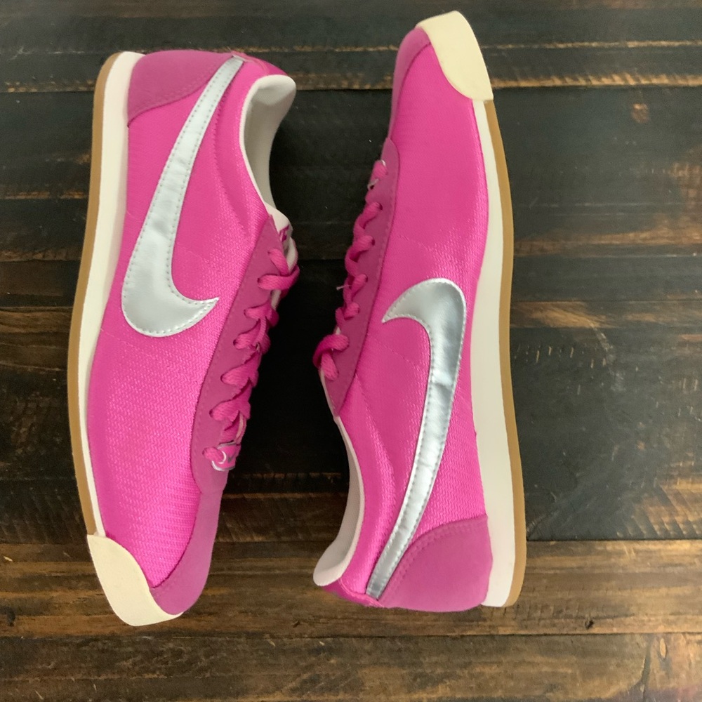 2013 Nike Women's Pacific in the 'Playful Pink' Silver Nike Swoosh 580559-603